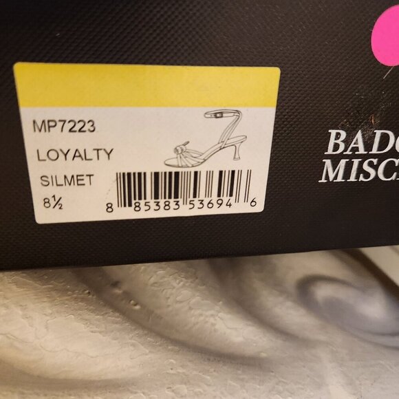 Badgley Mischka Silver Leather " Loyalty Knot" Sandals. NIB. Size Various - Picture 3 of 15